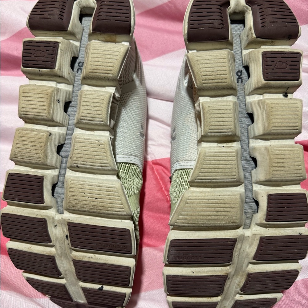 Women’s On Cloud 5 Athletic Shoes - Picture 4 of 4